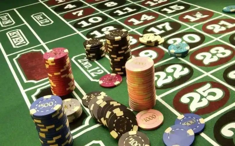 Pengguna membuka referral akslot melalui ponsel